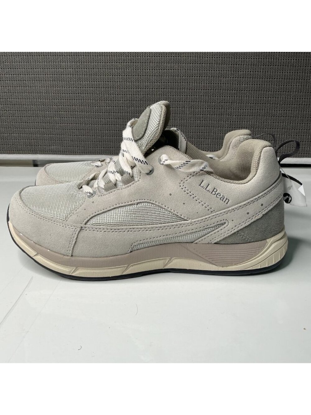 L.L. Bean Women's Comfort Fit Walking Shoes Size 10W Silver Birch Suede & Mesh